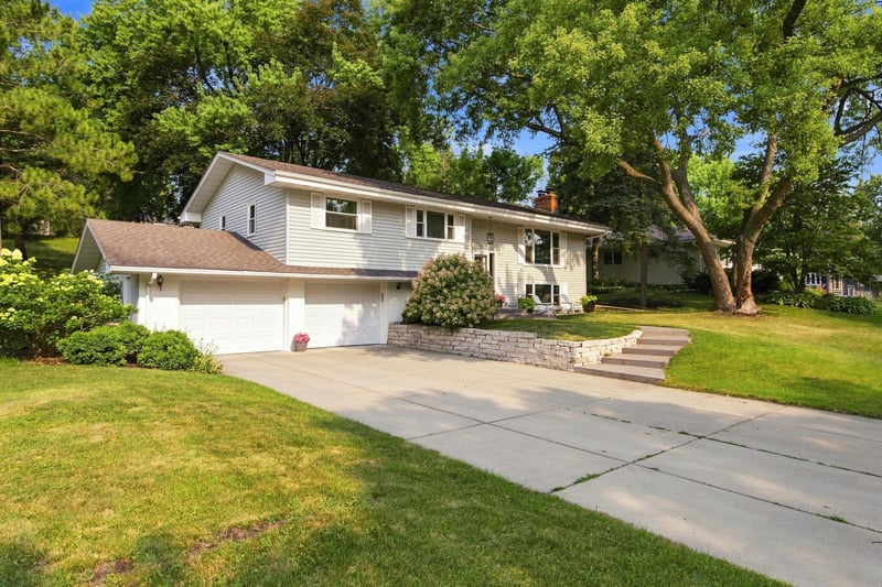 6616 Hillside Ln, Edina, MN 55439