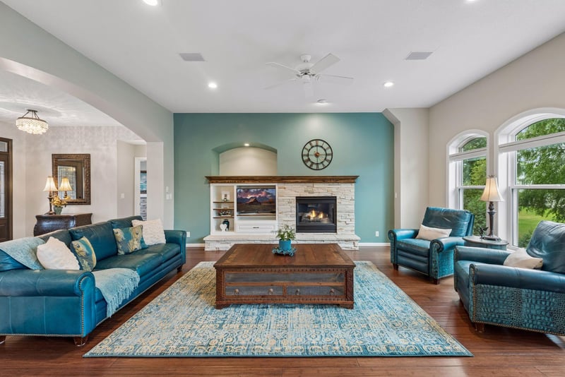 2462 Lone Eagle Trl, Woodbury, MN 55129