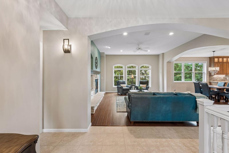 2462 Lone Eagle Trl, Woodbury, MN 55129