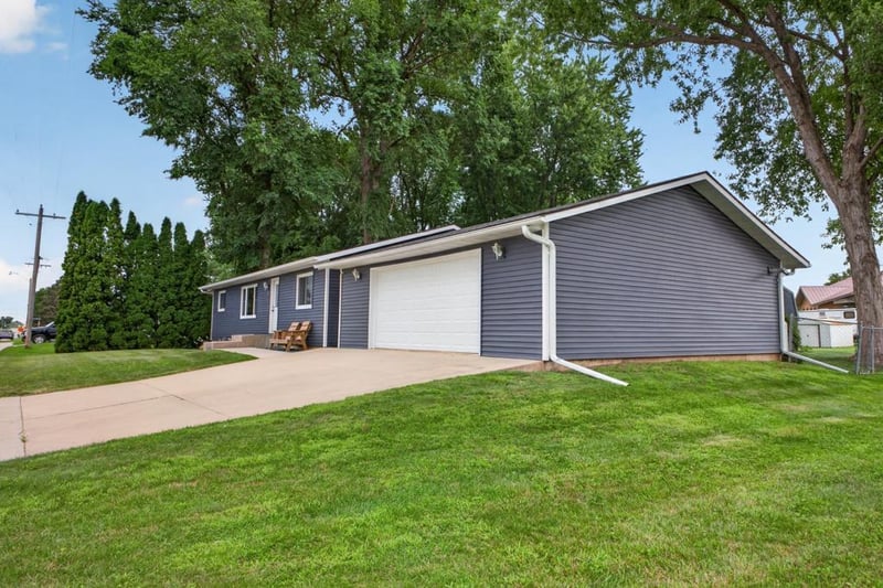 130 4th Ave NW, Elgin, MN 55932