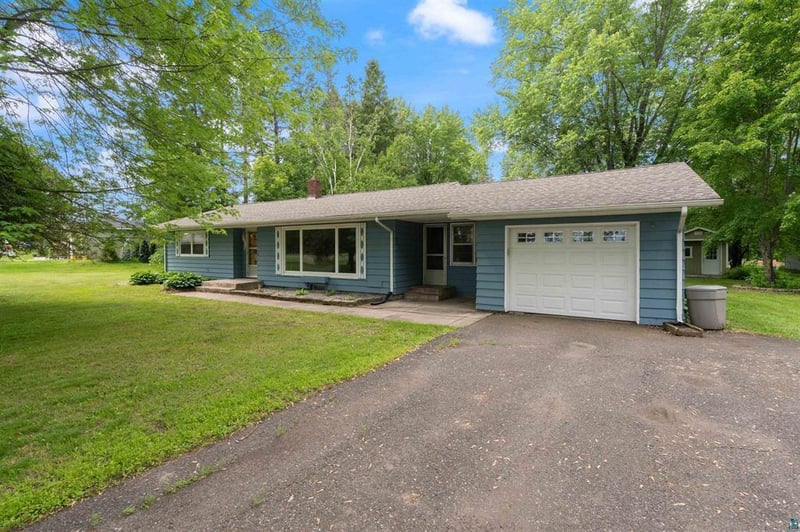 908 Lakeshore Dr, Moose Lake, MN 55767