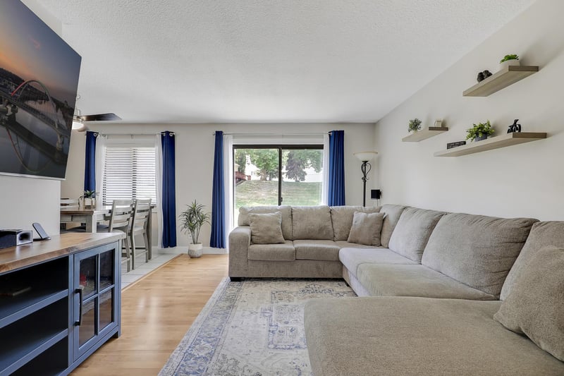 3221 Valley Ridge Dr, Eagan, MN 55121