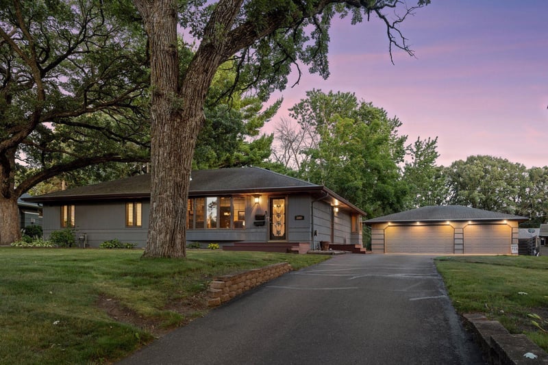 3801 W 114th St, Bloomington, MN 55431