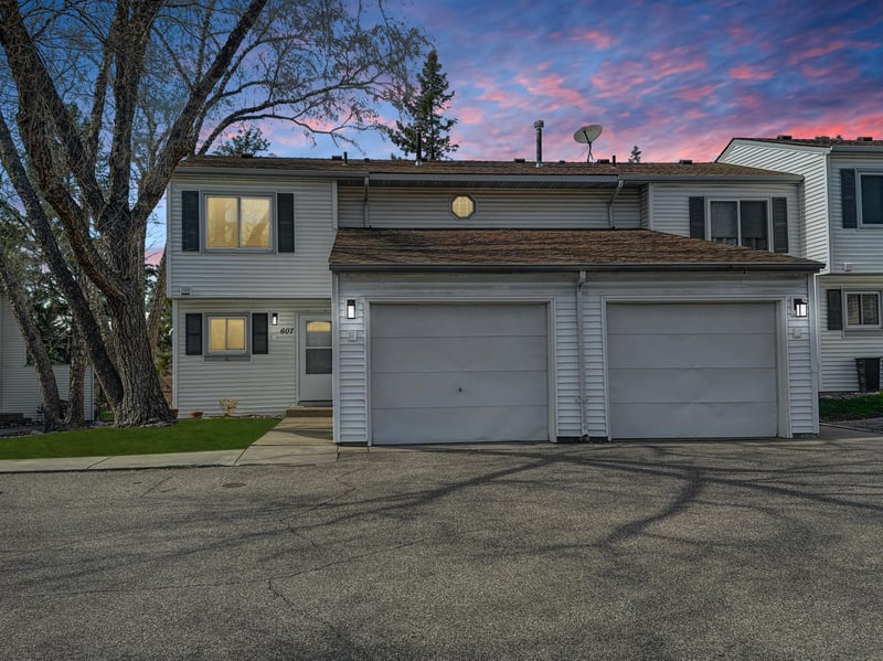 607 E Burnsville Pw #13, Burnsville, MN 55337