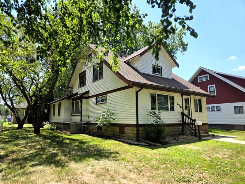 615 7th St, Kenyon, MN 55946