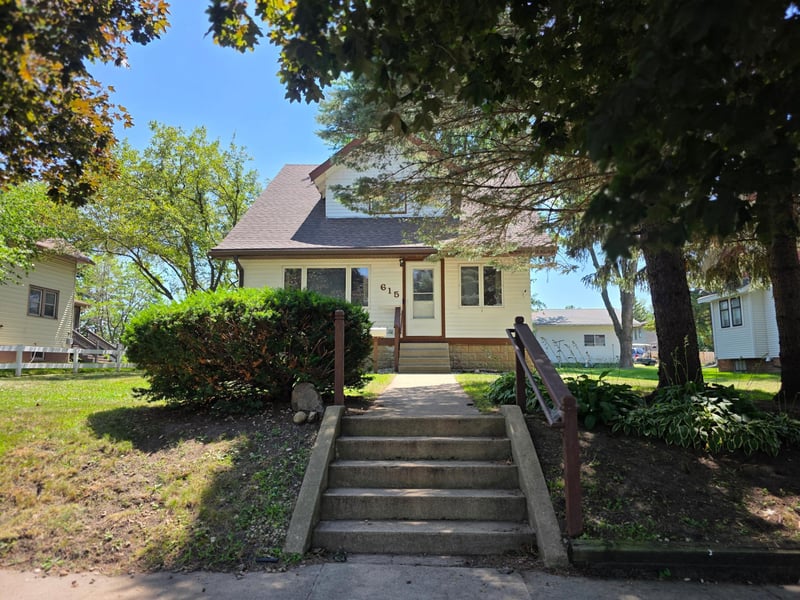 615 7th St, Kenyon, MN 55946