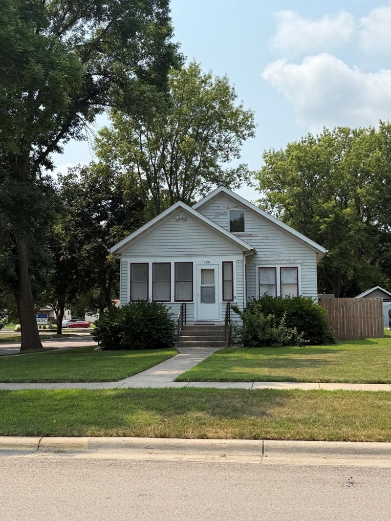 420 SW 11th St, Willmar, MN 56201