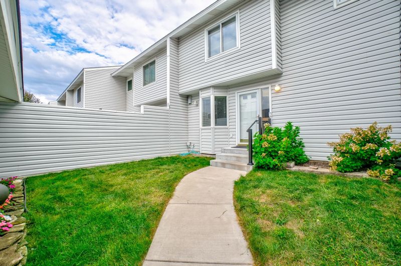 2174 Tower Ct, Woodbury, MN 55125