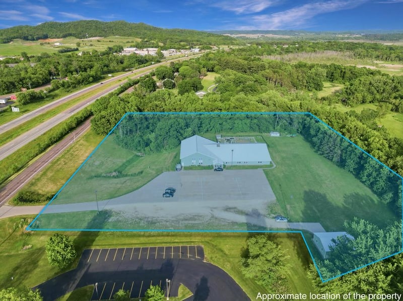 3340 S Kinney Coulee Rd, Onalaska, WI 54650
