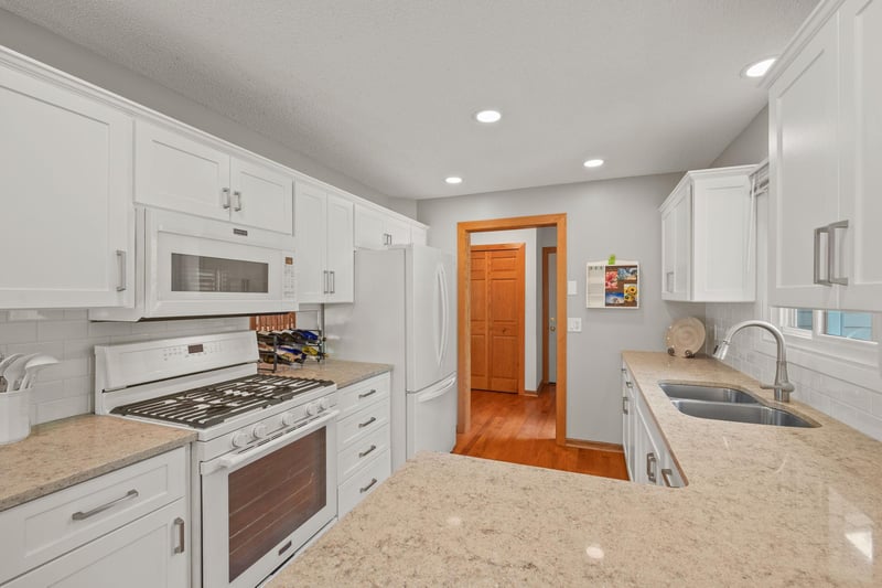 4830 Valley Forge Ln N, Plymouth, MN 55442