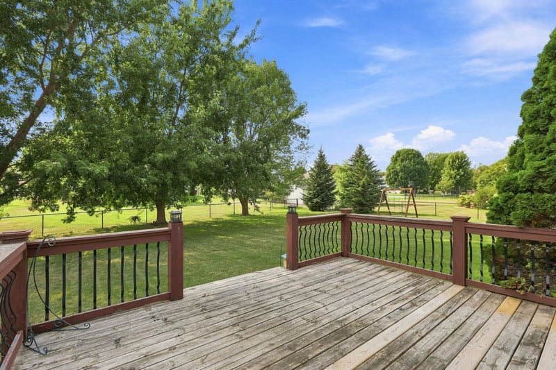 13525 Oakwood Dr, Rogers, MN 55374