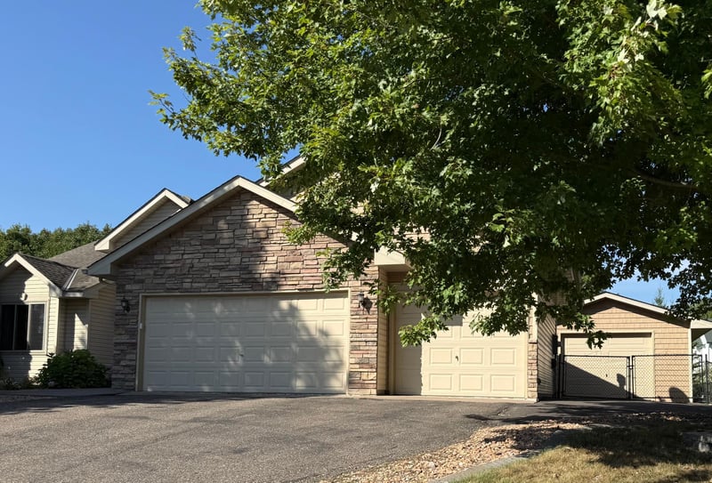13525 Oakwood Dr, Rogers, MN 55374
