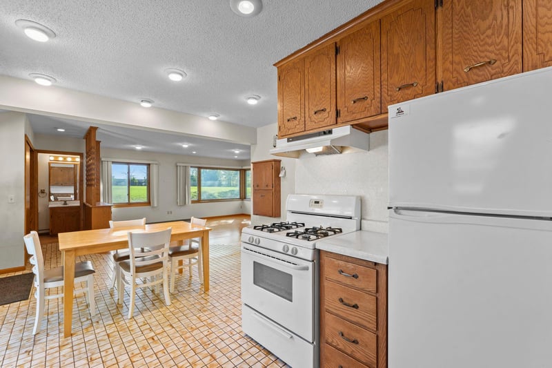 1041 Keefe St, Eagan, MN 55121