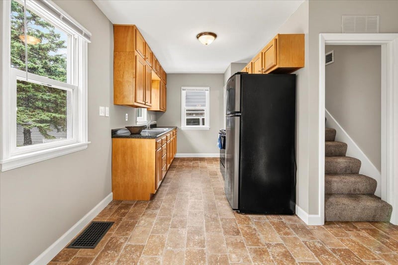 725 4th Ave SW, Hutchinson, MN 55350