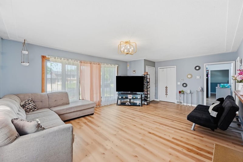 1204 Whitney Dr, Saint Cloud, MN 56303