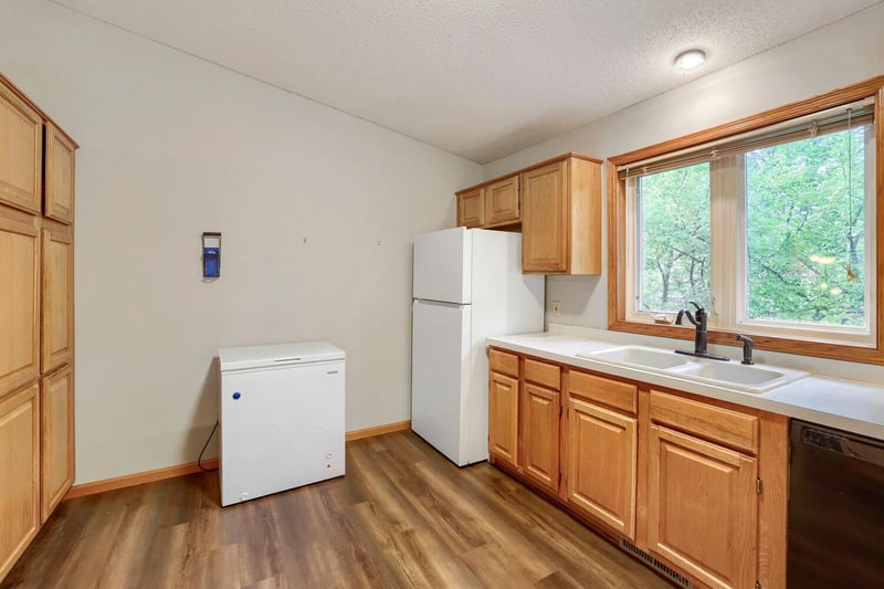 13027 Penn Ave S, Burnsville, MN 55337