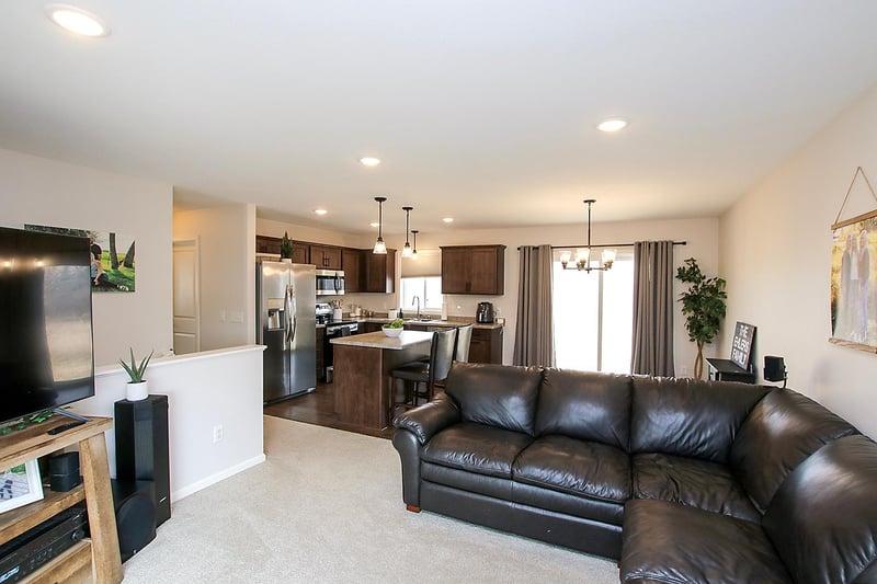 1709 Maple Leaf Ln, Litchfield, MN 55355