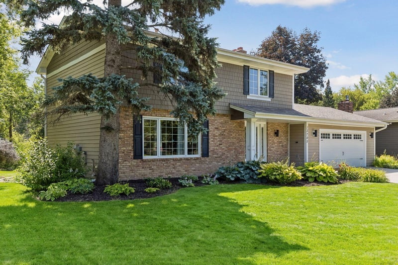 13705 Timber Crest Dr, Maple Grove, MN 55311