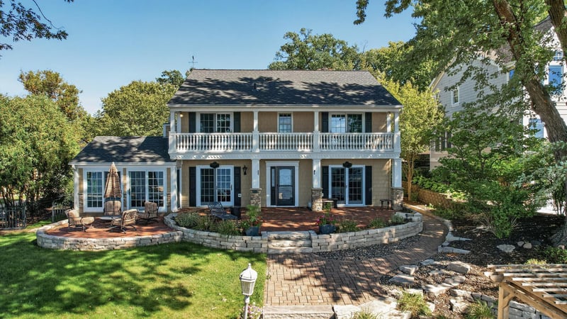 633 Park Ave, Mahtomedi, MN 55115