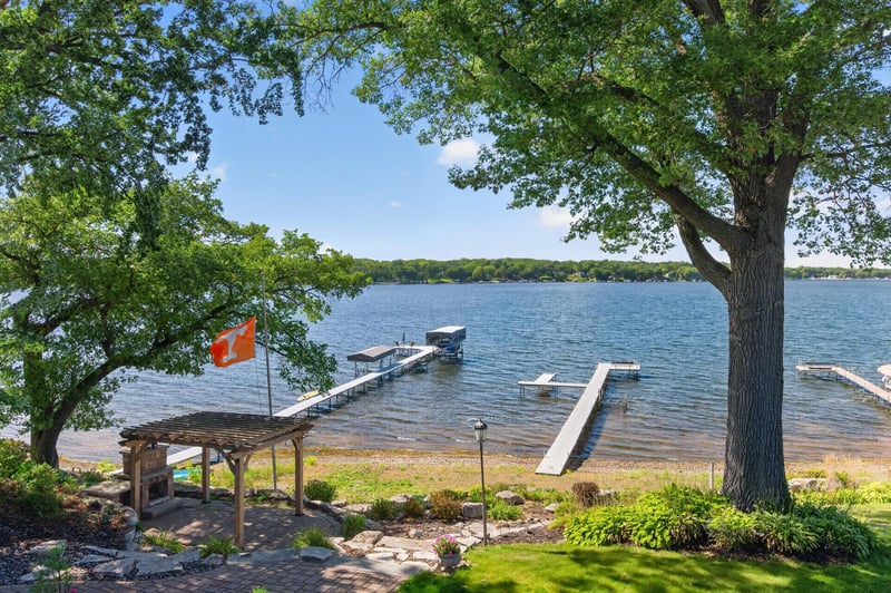 633 Park Ave, Mahtomedi, MN 55115