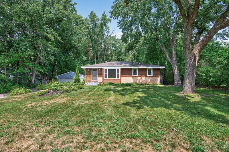 2557 Sherwood Rd, Mounds View, MN 55112