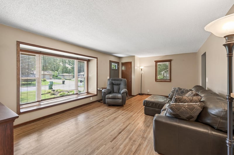 2557 Sherwood Rd, Mounds View, MN 55112