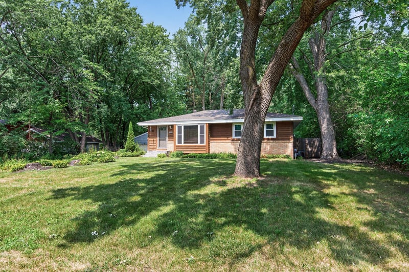 2557 Sherwood Rd, Mounds View, MN 55112