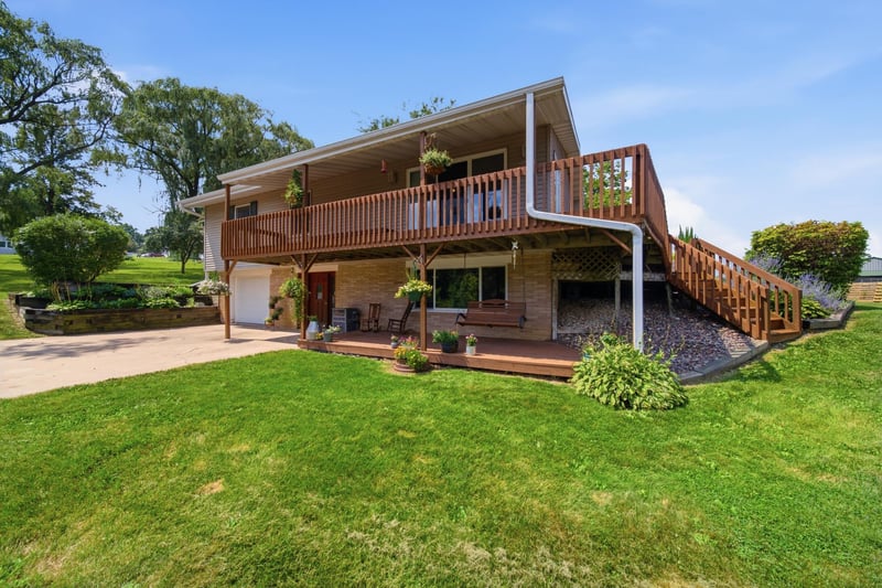 1015 Ridge Rd S, Preston, MN 55965