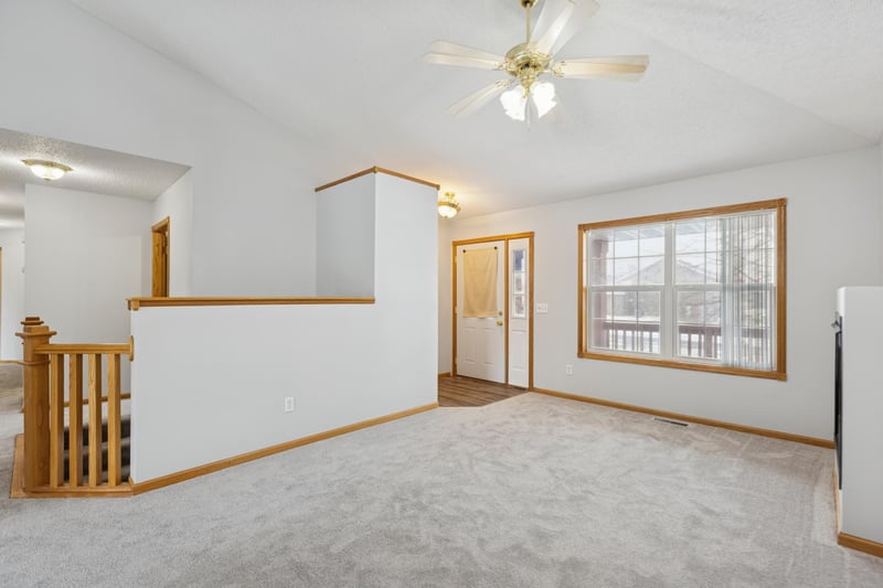 211 7th St S, Winsted, MN 55395