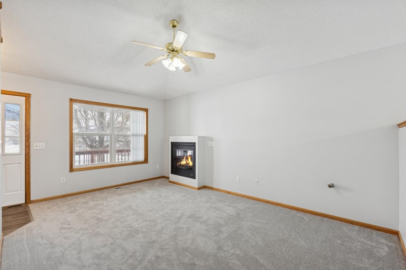 211 7th St S, Winsted, MN 55395