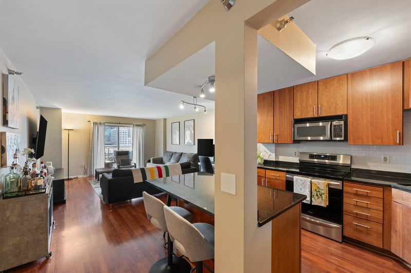 401 S 1st St #708, Minneapolis, MN 55401