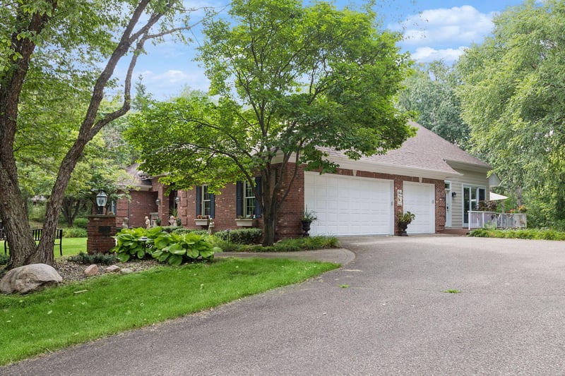 1959 Pine Ridge Dr, West Saint Paul, MN 55118
