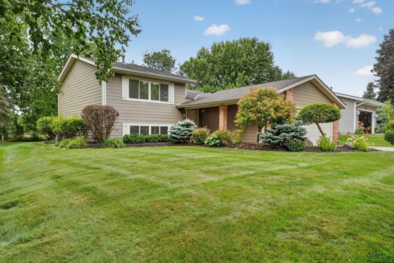 8412 Hiawatha Ave, Eden Prairie, MN 55347