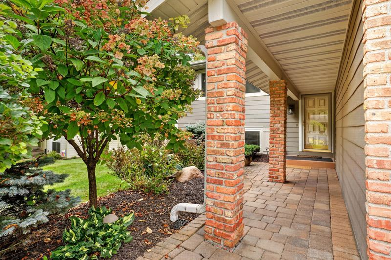8412 Hiawatha Ave, Eden Prairie, MN 55347