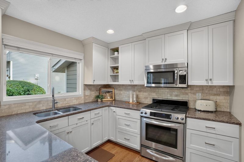 8412 Hiawatha Ave, Eden Prairie, MN 55347