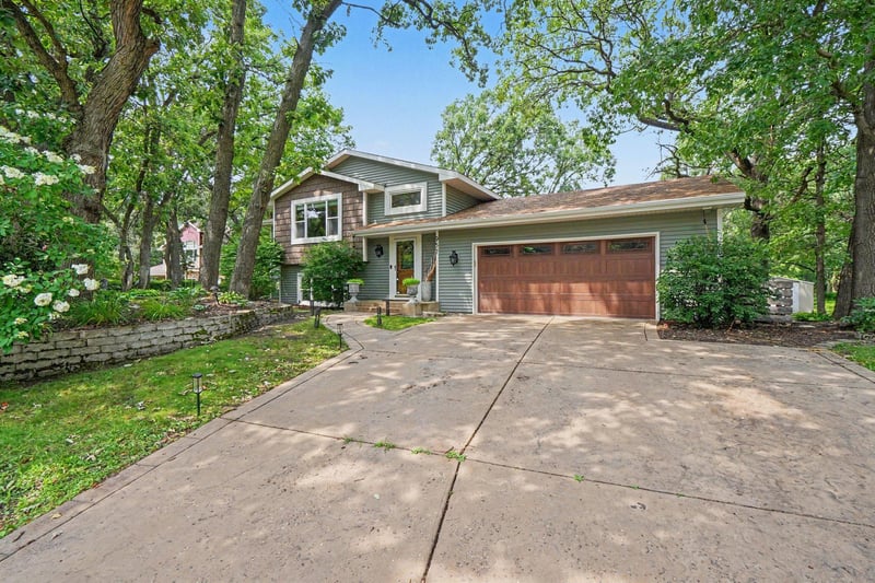 957 118th Ln NW, Coon Rapids, MN 55448