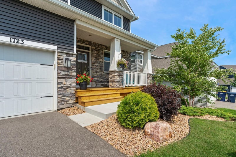 1723 August Dr, Shakopee, MN 55379