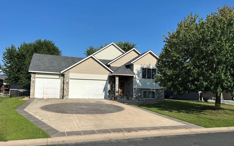 937 S Cedar St, Belle Plaine, MN 56011