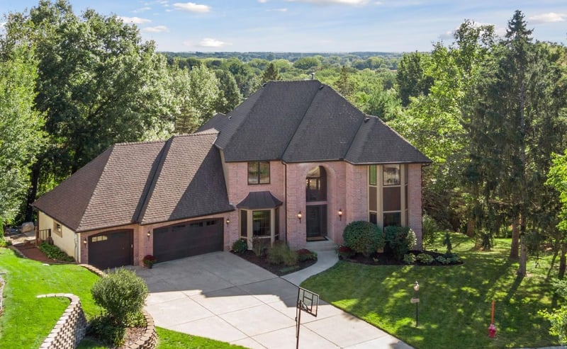 685 Valley View Ct, Shoreview, MN 55126