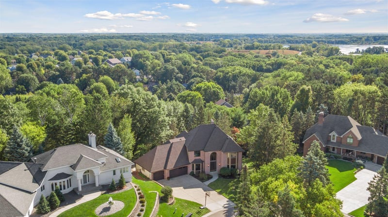685 Valley View Ct, Shoreview, MN 55126