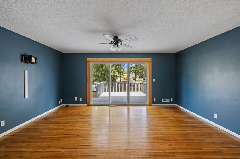 893 Whitney Dr, Apple Valley, MN 55124