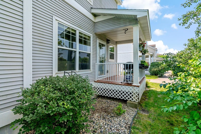 2935 Hemingway Dr, Chaska, MN 55318