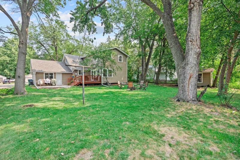 832 Lovell Ave W, Roseville, MN 55113