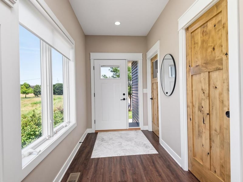 1290 Parkview Ct, Shakopee, MN 55379