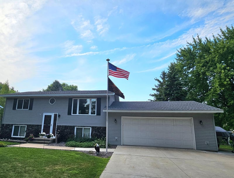 2213 20th Ave SW, Willmar, MN 56201