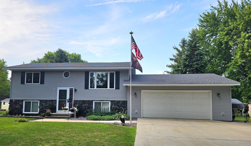 2213 20th Ave SW, Willmar, MN 56201