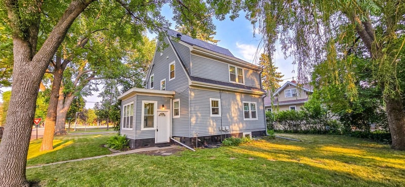 803 10th St S, Moorhead, MN 56560