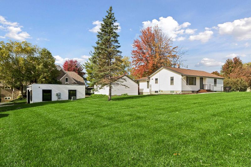 15601 Martin Dr, Burnsville, MN 55306