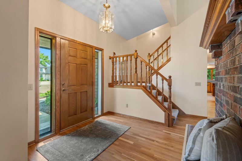 1128 Orchard Cir, Mendota Heights, MN 55118