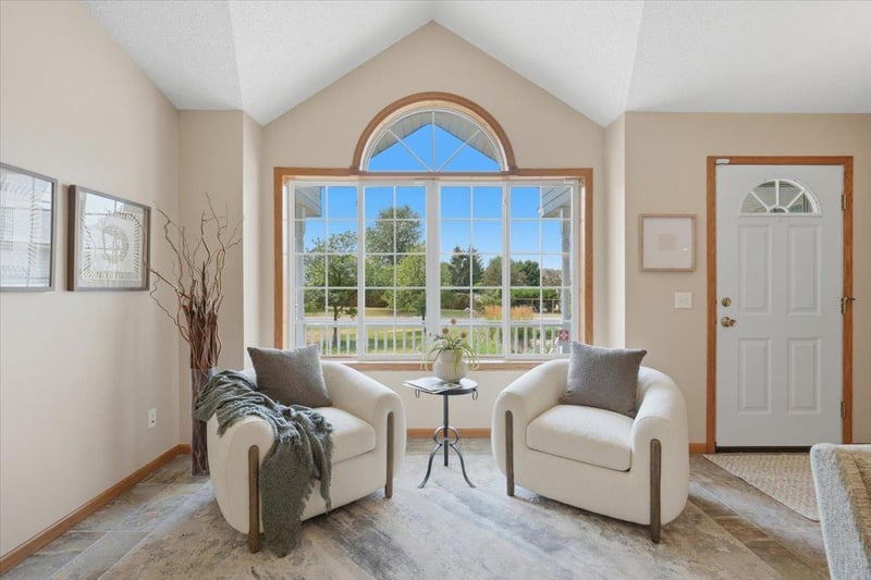 1039 Heather Dr, Woodbury, MN 55129